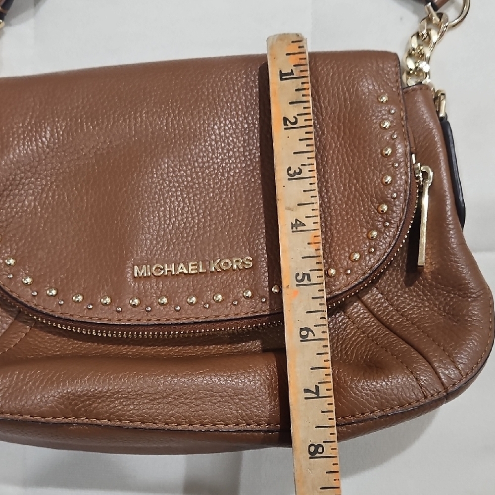 Michael Kors Tan Leather Shoulder Bag with Gold Accents - Picture 8 of 16